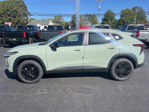New 2026 Chevrolet Trax ACTIV w/ Sunroof Package FWD image 2