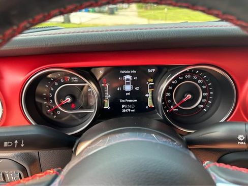Used 2021 Jeep Gladiator Rubicon AWD/4WD image 4