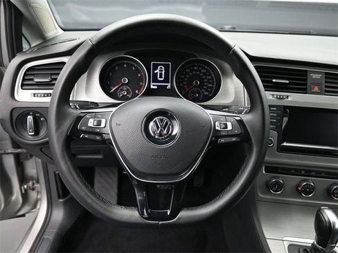 Used 2015 Volkswagen Golf S image 15