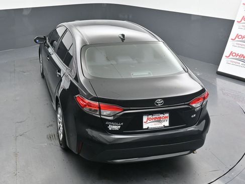 Used 2021 Toyota Corolla LE image 32