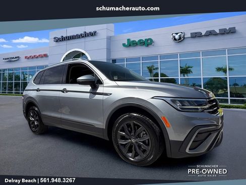 Used 2024 Volkswagen Tiguan SE FWD image 1