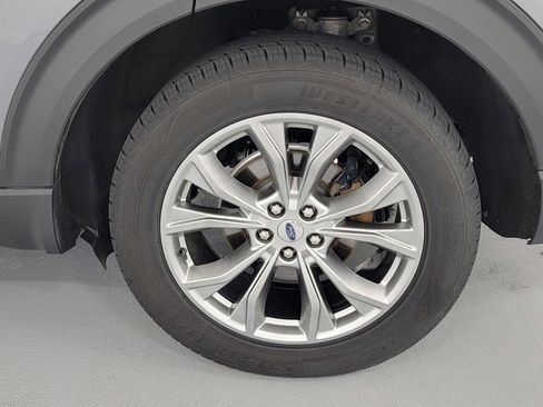 Used 2022 Ford Explorer XLT w/ Equipment Group 202A AWD/4WD image 11
