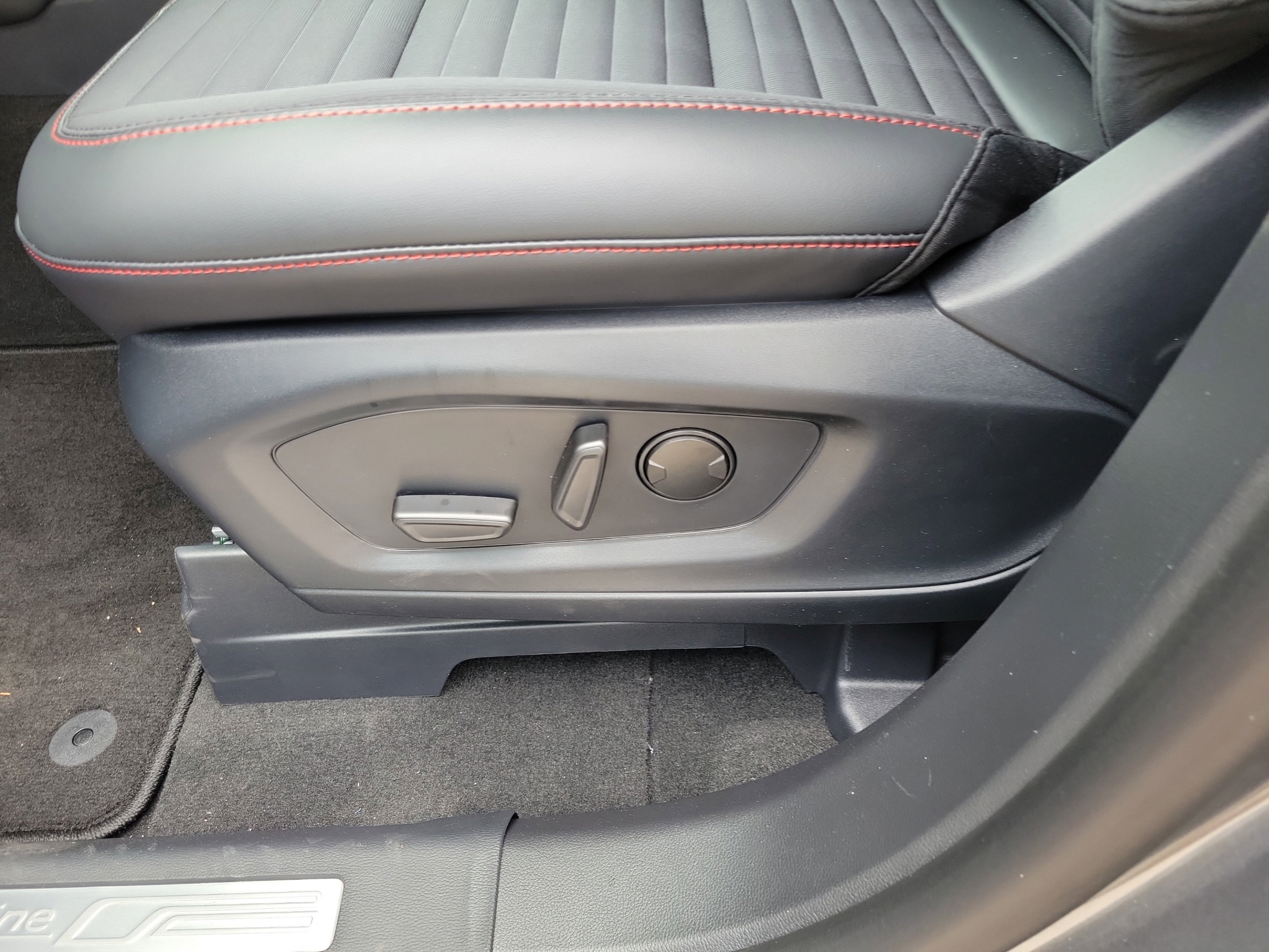 New 2026 Ford Explorer ST-Line w/ ST-Line Street Pack RWD image 9