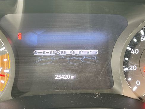 Used 2022 Jeep Compass Latitude AWD/4WD image 12