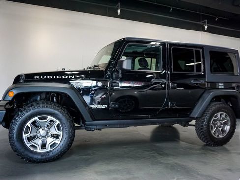 Used 2013 Jeep Wrangler Unlimited Rubicon w/ Connectivity Group AWD/4WD image 41