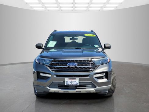 Used 2020 Ford Explorer XLT w/ Equipment Group 202A RWD image 2