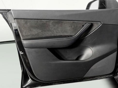 Used 2022 Tesla Model Y Long Range image 41