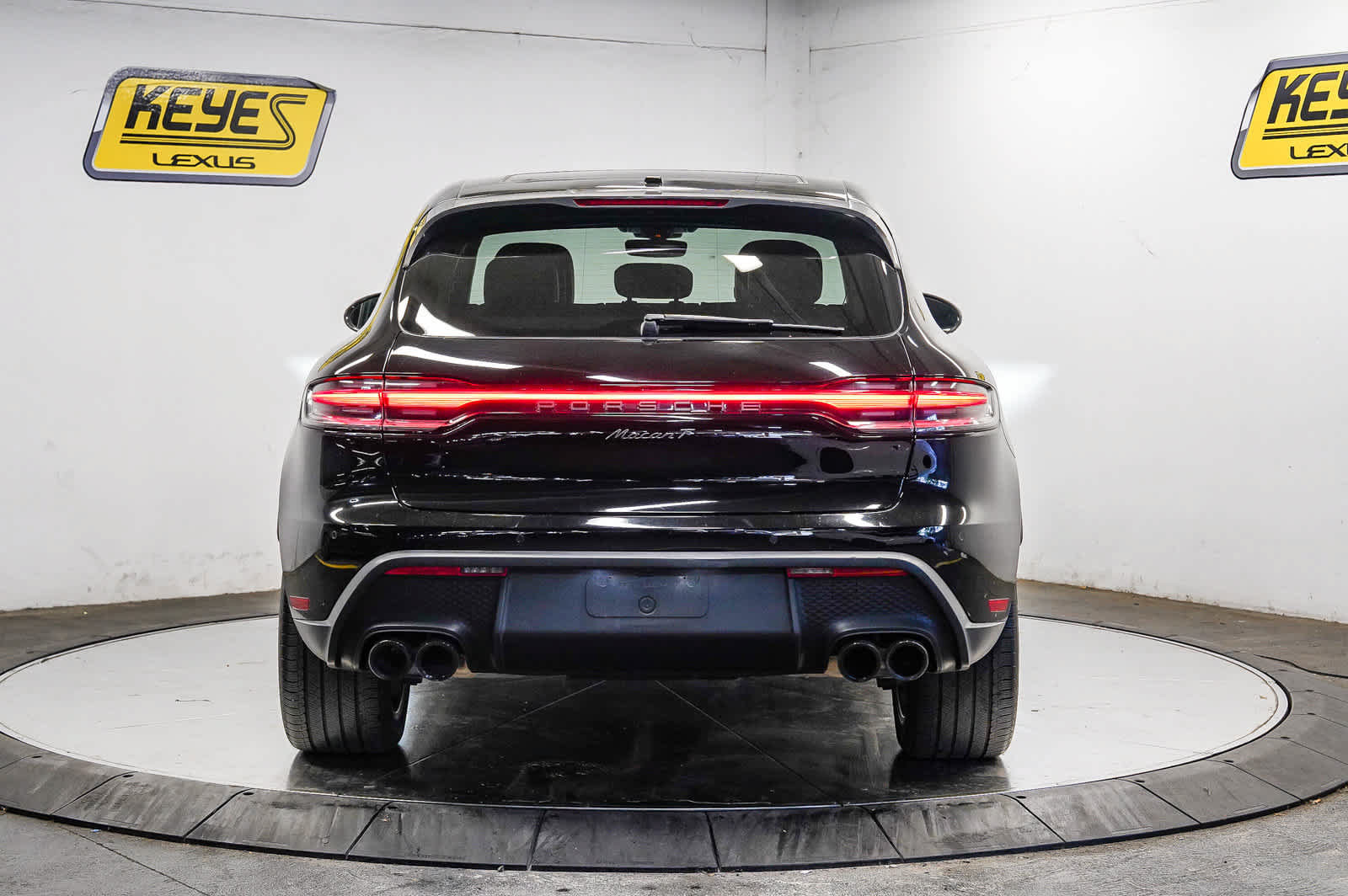 Used 2025 Porsche Macan Turbo AWD/4WD image 3