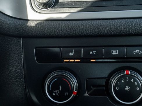 Used 2016 Volkswagen Tiguan SE image 23