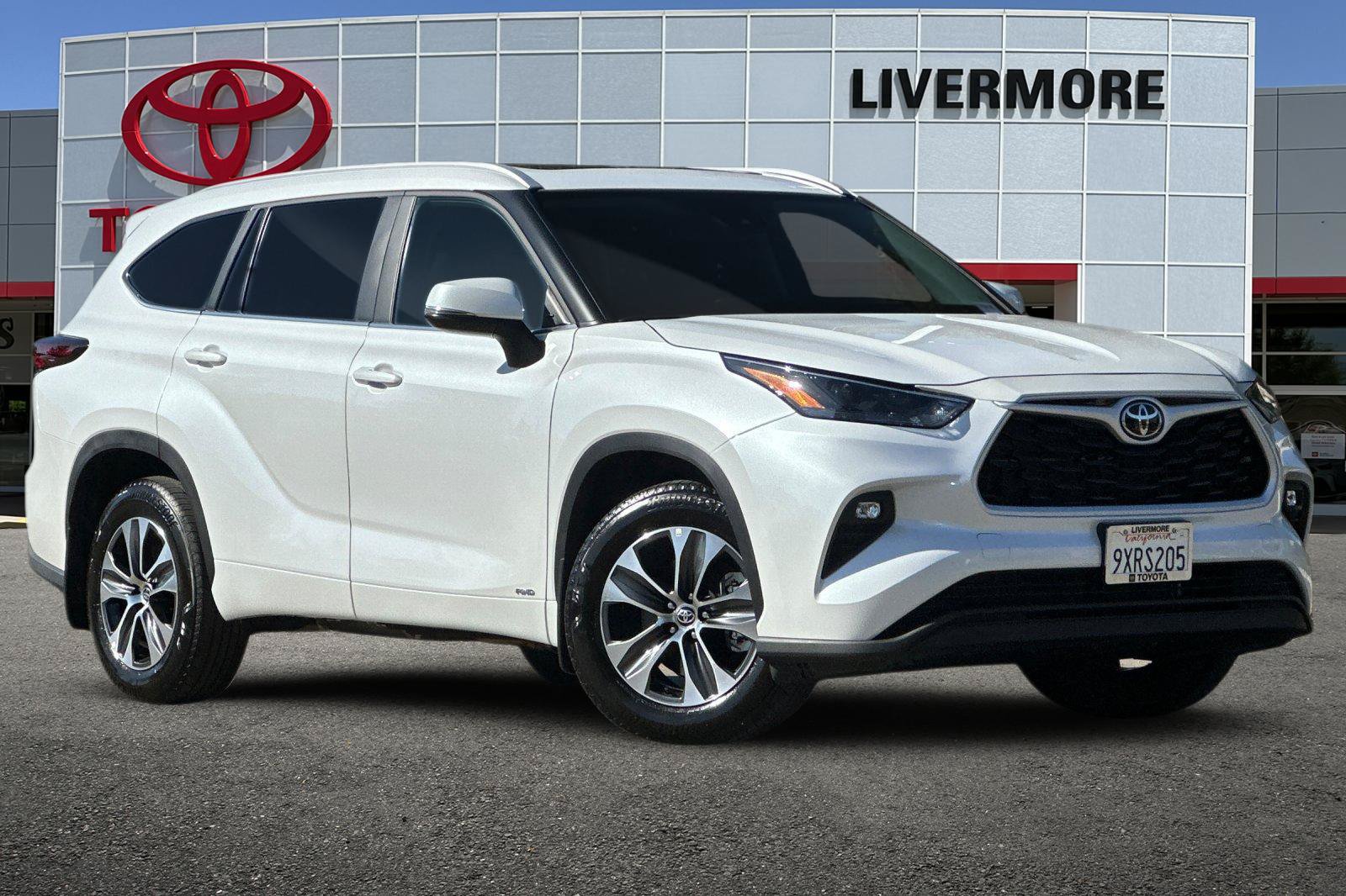 Certified 2026 Toyota Highlander XLE AWD/4WD image 2