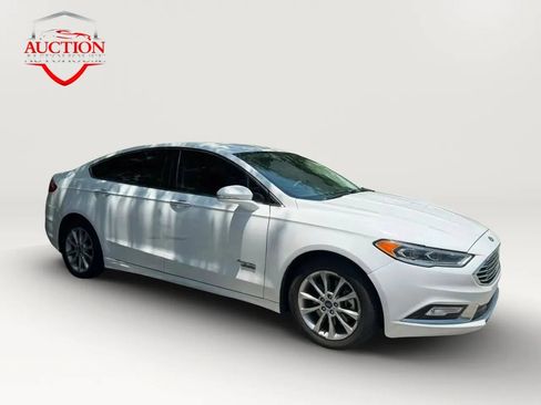 Used 2017 Ford Fusion Energi SE FWD image 4