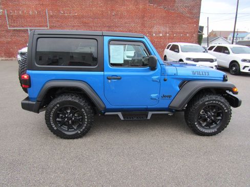 Used 2023 Jeep Wrangler Willys AWD/4WD image 2