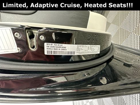 Used 2024 Chrysler Pacifica Limited image 35