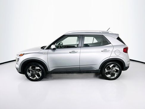 Used 2025 Hyundai Venue SEL image 4