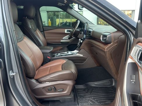 Used 2022 Ford Explorer King Ranch w/ Premium Technology Package image 12