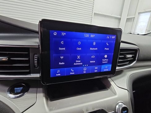 Used 2022 Ford Explorer XLT w/ Equipment Group 202A AWD/4WD image 18