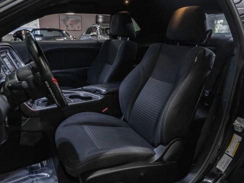 Used 2015 Dodge Challenger SXT image 24