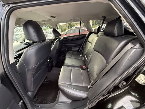 Used 2016 Subaru Outback 2.5i Limited AWD/4WD image 9
