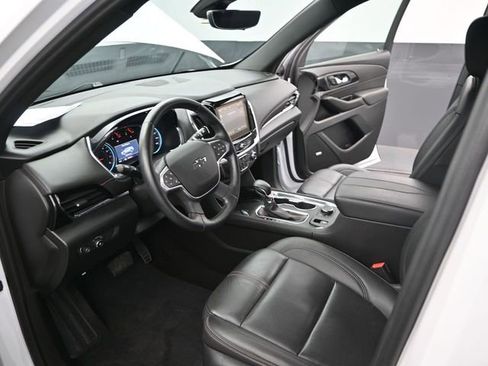 Used 2023 Chevrolet Traverse RS image 6