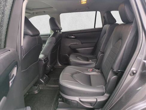 Used 2023 Toyota Highlander XLE image 26
