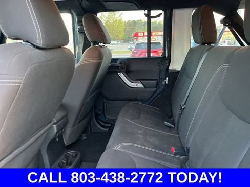 Used 2016 Jeep Wrangler Unlimited Rubicon w/ Connectivity Group AWD/4WD image 12