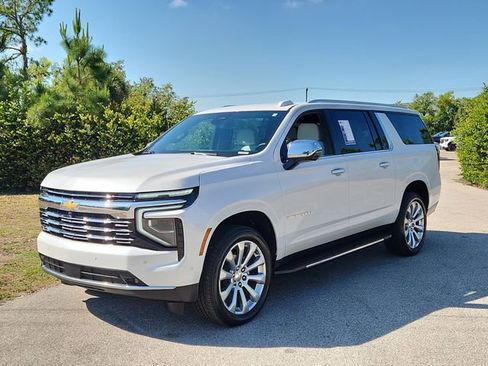 Certified 2025 Chevrolet Suburban Premier AWD/4WD image 2