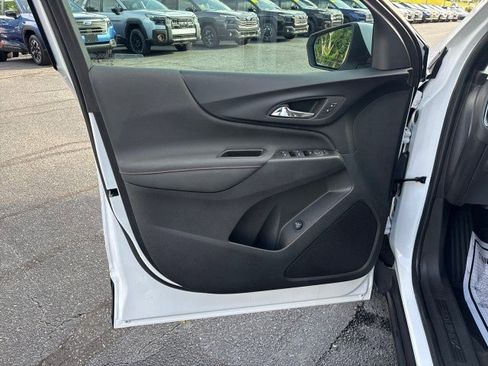 Used 2023 Chevrolet Equinox RS AWD/4WD image 10