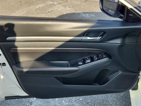 Used 2023 Nissan Altima 2.5 SR image 12