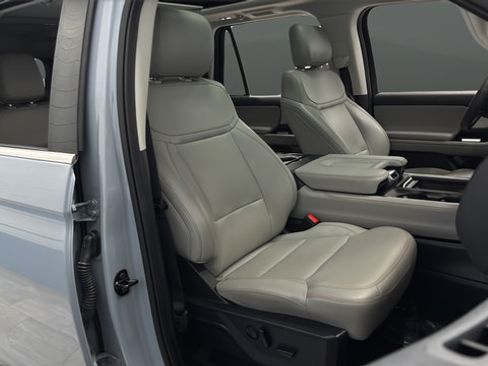 Used 2025 Ford Expedition Max Active AWD/4WD image 24