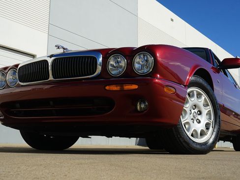 Used 1999 Jaguar XJ8 image 4