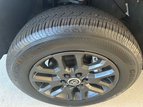 Used 2024 Toyota Tundra Platinum AWD/4WD image 6