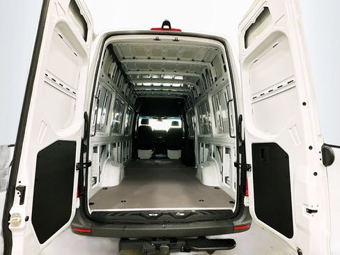 Used 2025 Mercedes-Benz Sprinter 2500 image 23