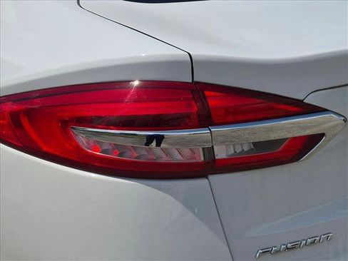 Used 2019 Ford Fusion SE FWD image 8