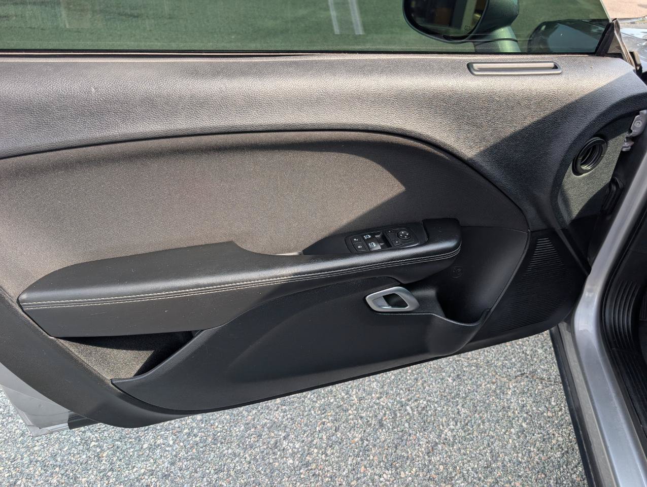 Used 2016 Dodge Challenger SXT RWD image 15