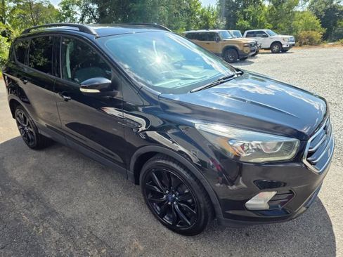 Used 2017 Ford Escape Titanium FWD image 3