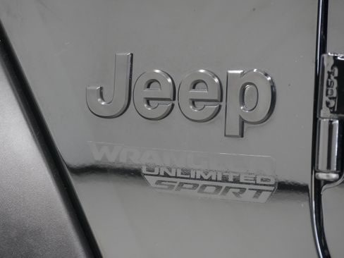 Used 2021 Jeep Wrangler Unlimited Sport AWD/4WD image 9