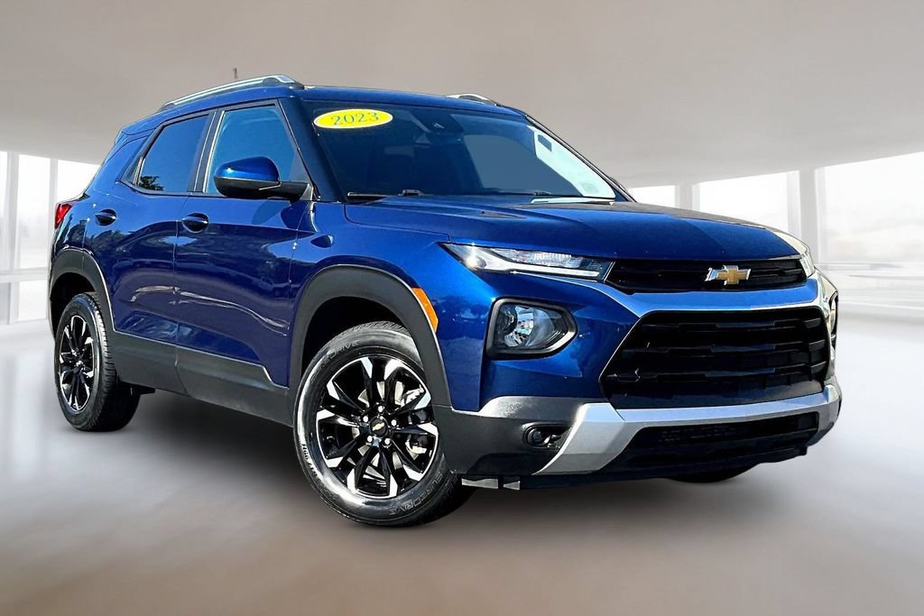 Used 2023 Chevrolet TrailBlazer LT w/ Sun and Liftgate Package AWD/4WD image 1