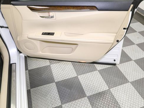 Used 2015 Lexus ES 350 w/ Premium Package FWD image 18