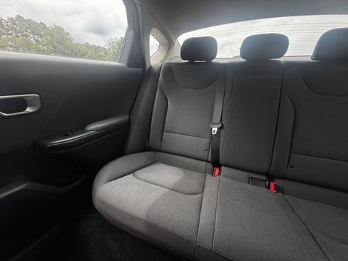 Used 2025 Kia K4 FWD image 39