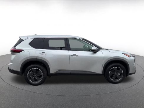 Used 2025 Nissan Rogue SV AWD/4WD image 13