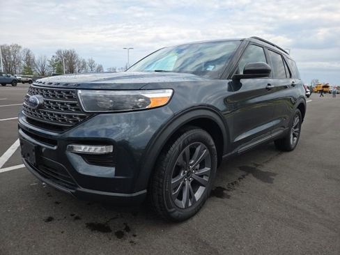 Used 2022 Ford Explorer XLT w/ Equipment Group 202A AWD/4WD image 2