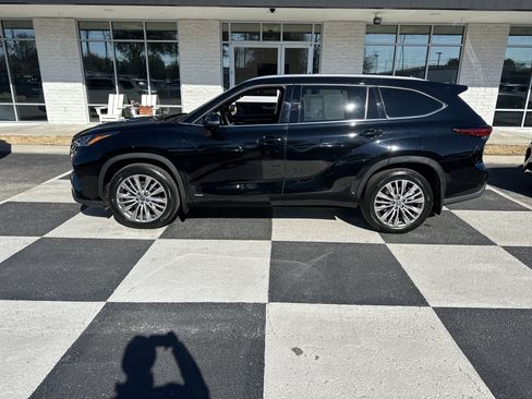 Used 2023 Toyota Highlander Platinum image 1