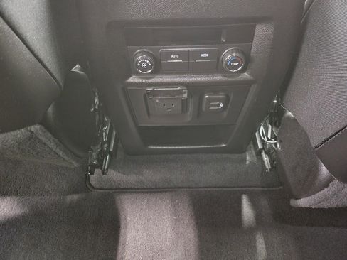 Used 2023 Chevrolet Traverse LT w/ LT Premium Package image 23