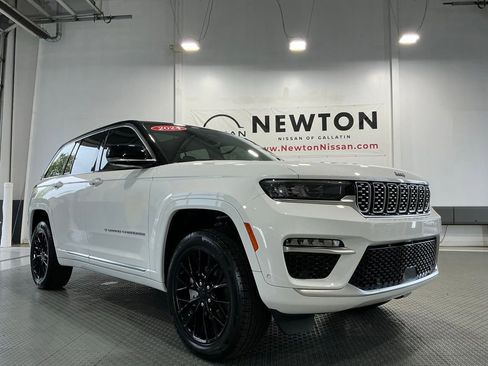 Used 2024 Jeep Grand Cherokee Summit AWD/4WD image 38