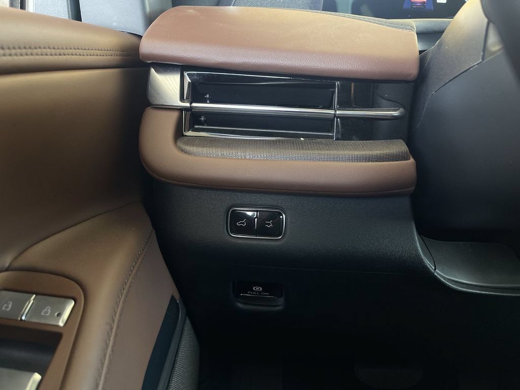 Used 2025 Lincoln Navigator Reserve AWD/4WD image 18