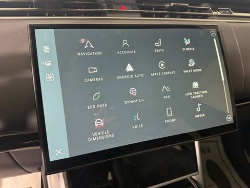 Certified 2025 Land Rover Range Rover SE image 32