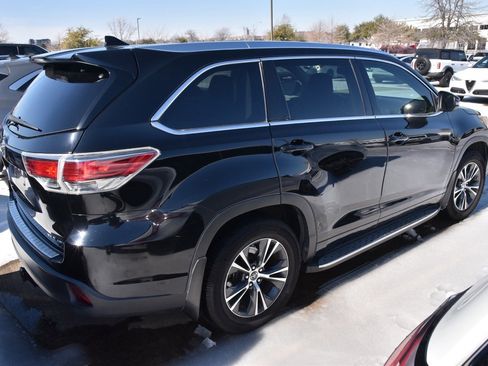 Used 2016 Toyota Highlander XLE image 6