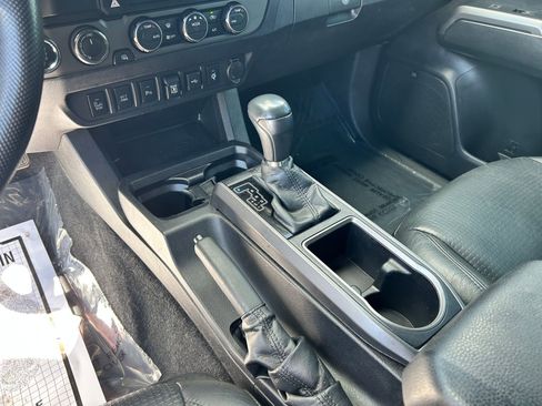 Certified 2021 Toyota Tacoma TRD Off-Road w/ TRD Premium Off Road Package image 18