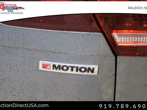 Used 2021 Volkswagen Tiguan SE w/ Panoramic Sunroof Package image 44