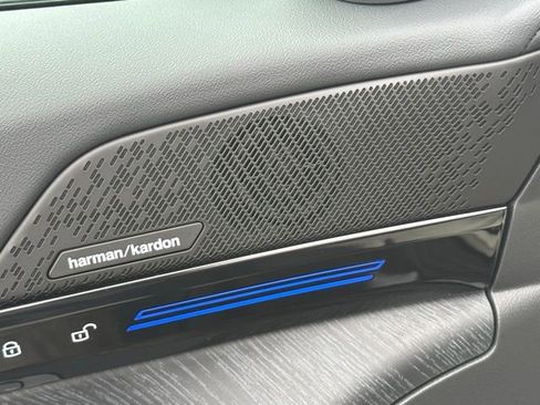 New 2026 BMW 530i xDrive w/ Premium Package image 22